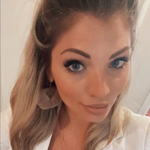 Meet your Posher, Aimee